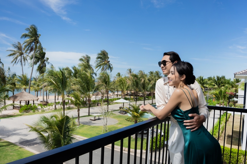batch_01.%2BVilla%2B3BR%2BBeachfront_8.%2BBalcony.jpg